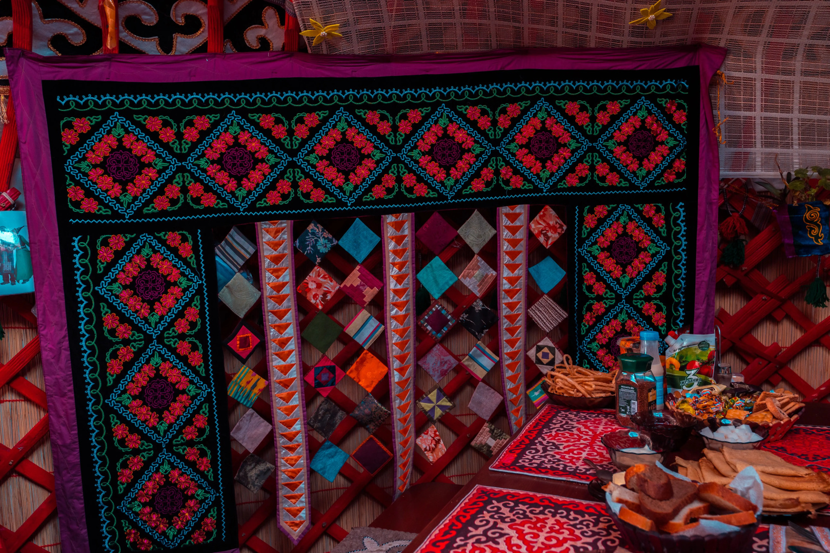 Глэмпинг “AK-SAI TRAVEL” yurt camp at Son Kul lake