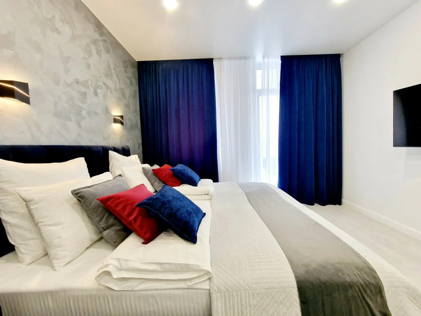 Апартаменты Люкс в центре Верхнее озеро, новый дом, Колибри#88А