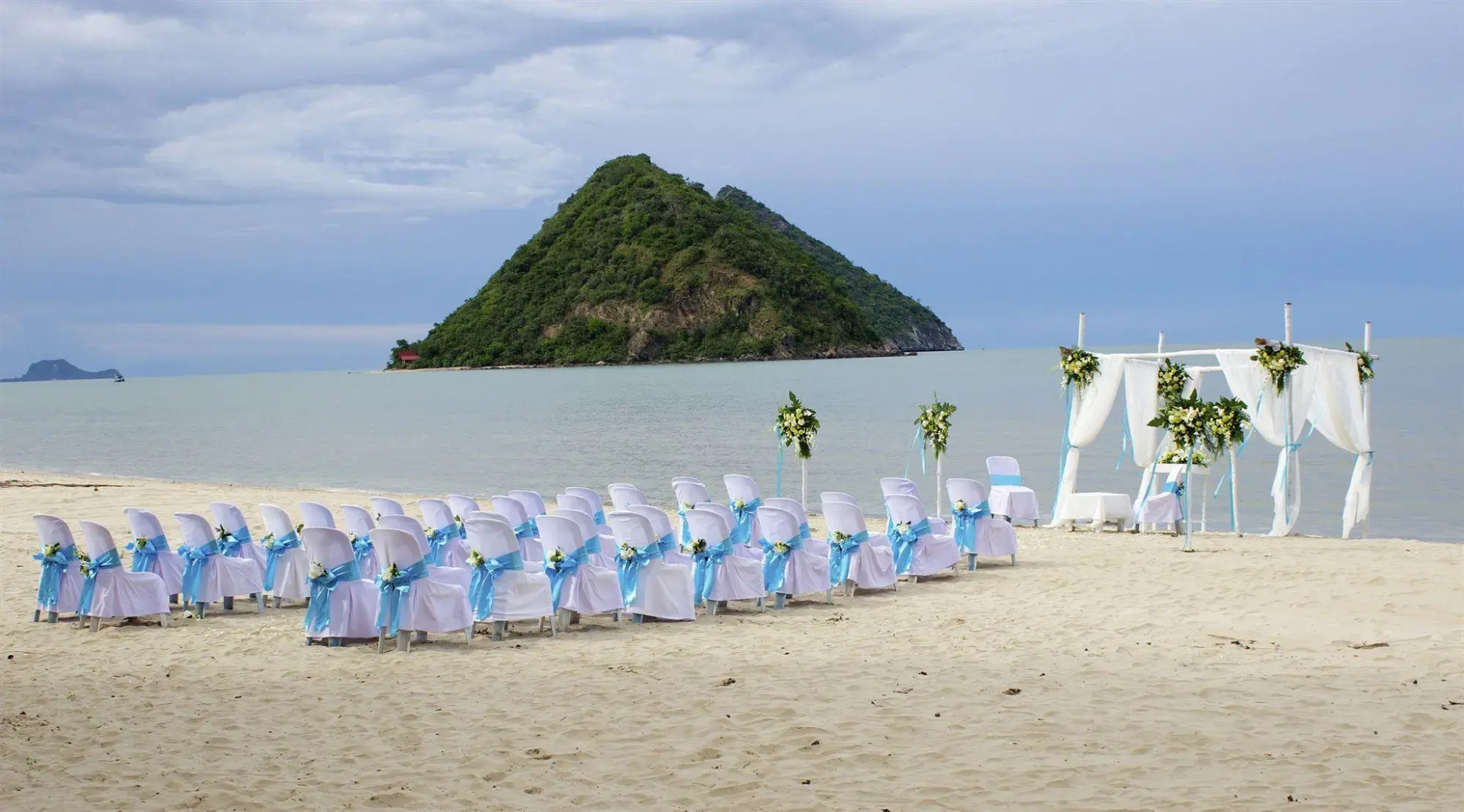 Отель The Oriental Beach Pearl