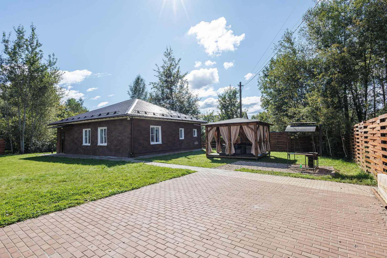 Частный дом Дом с 2-мя спальнями у дубового леса