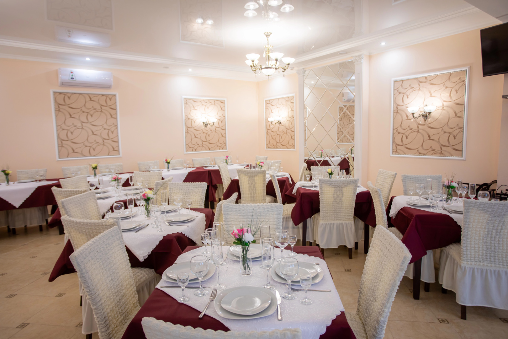 Гостиница Мир на Карбышева