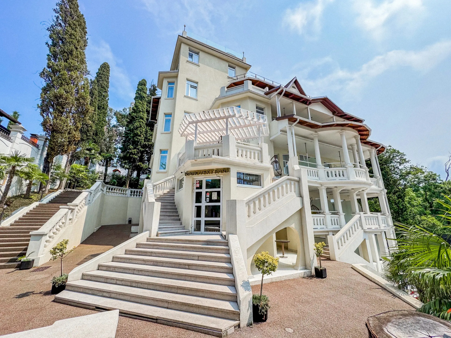 Апартаменты Бюджетный Номер в Отеле Рановский