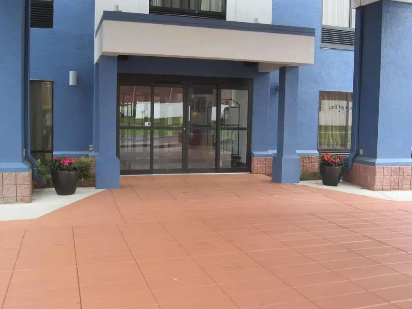 Отель Comfort Inn & Suites