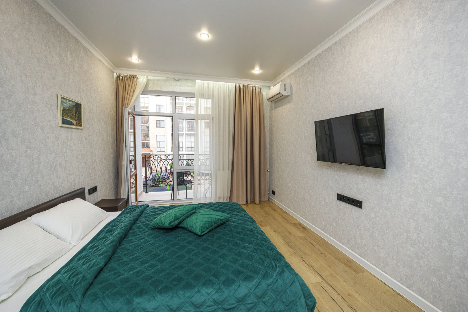 Апартаменты Emerald Comfort 2 в ЖК Изумрудный город