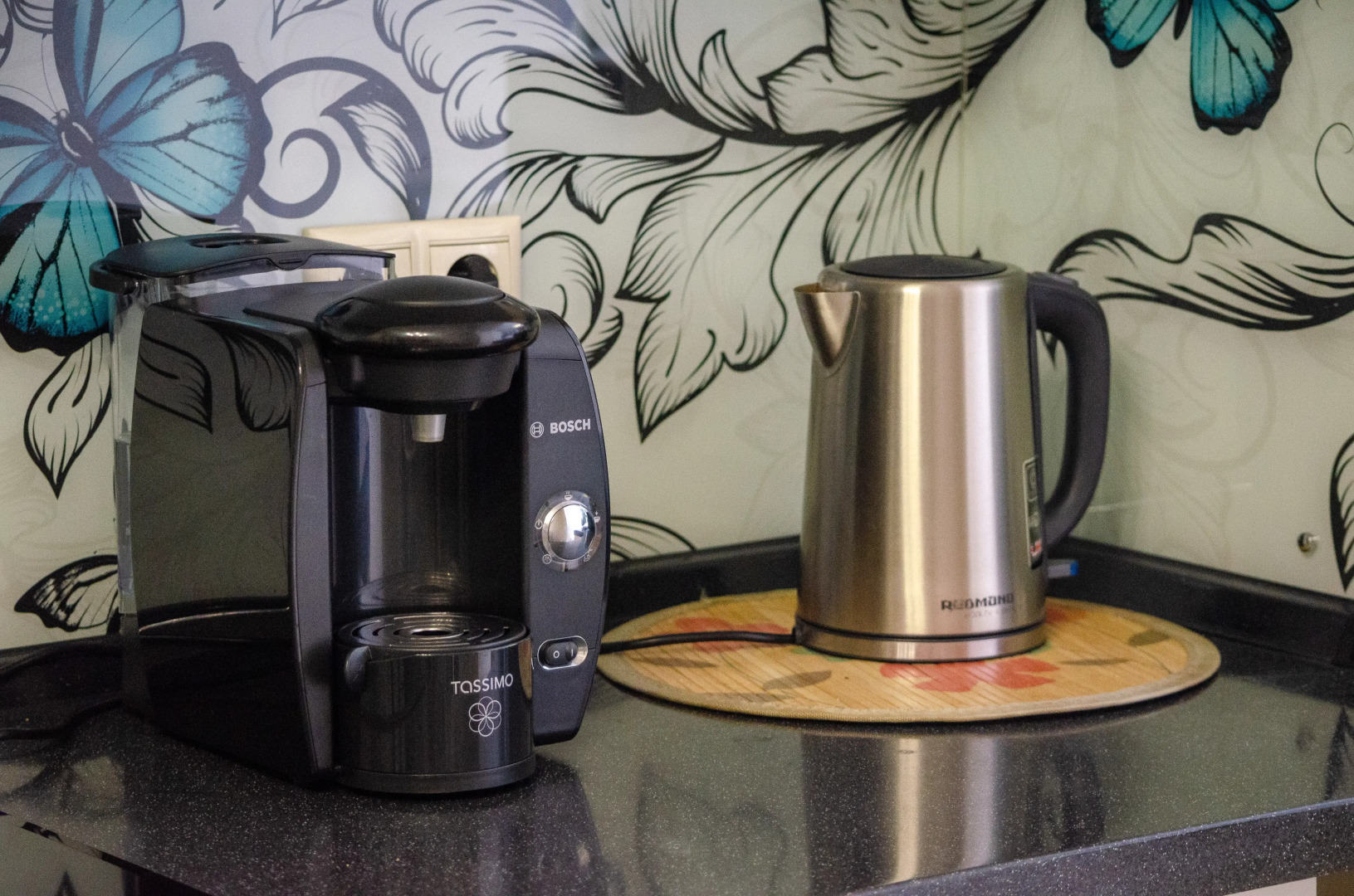 Апартаменты Красный Квадрат на Набережной