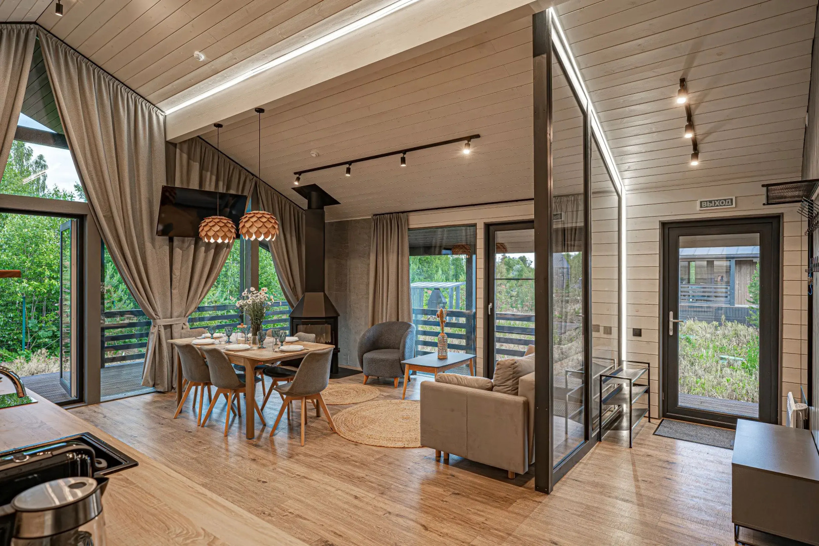 Отель Русские сезоны Эмбиент парк