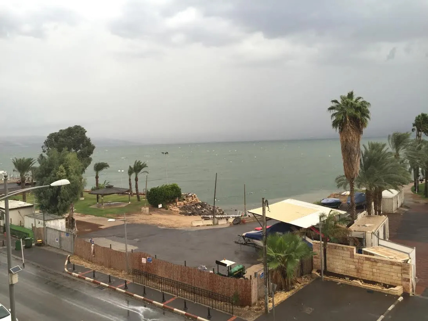 Апартаменты By The Lake