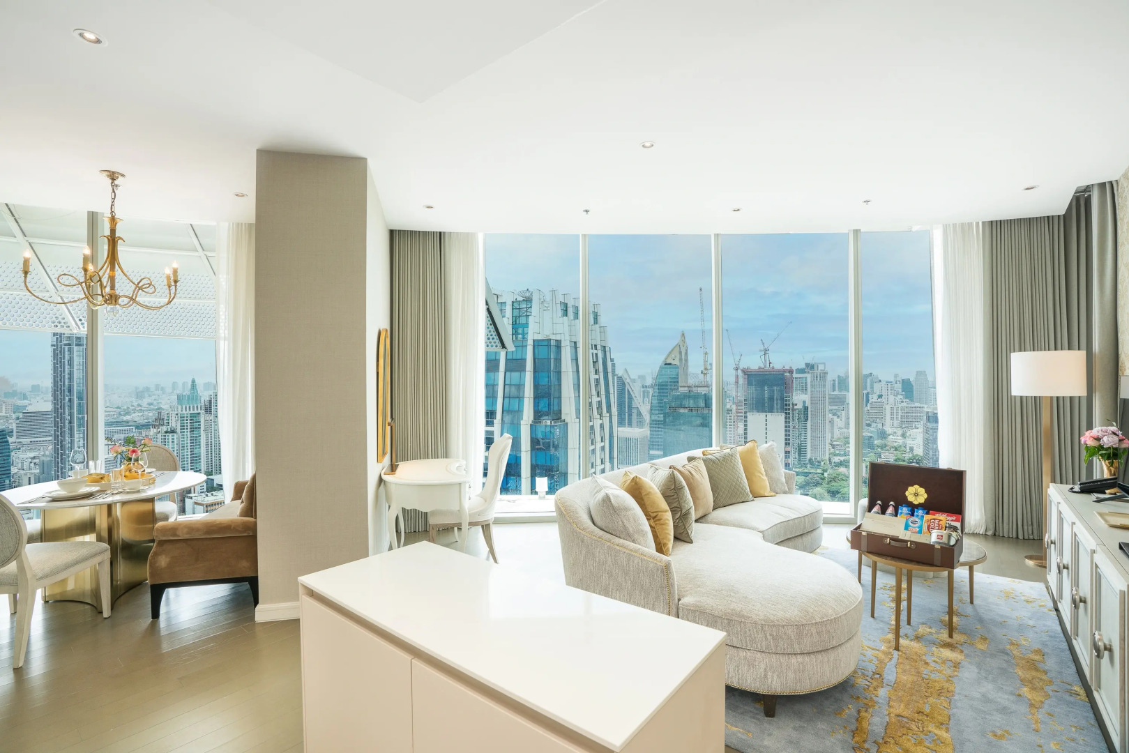 Отель Magnolias Ratchadamri Boulevard Serviced Residences