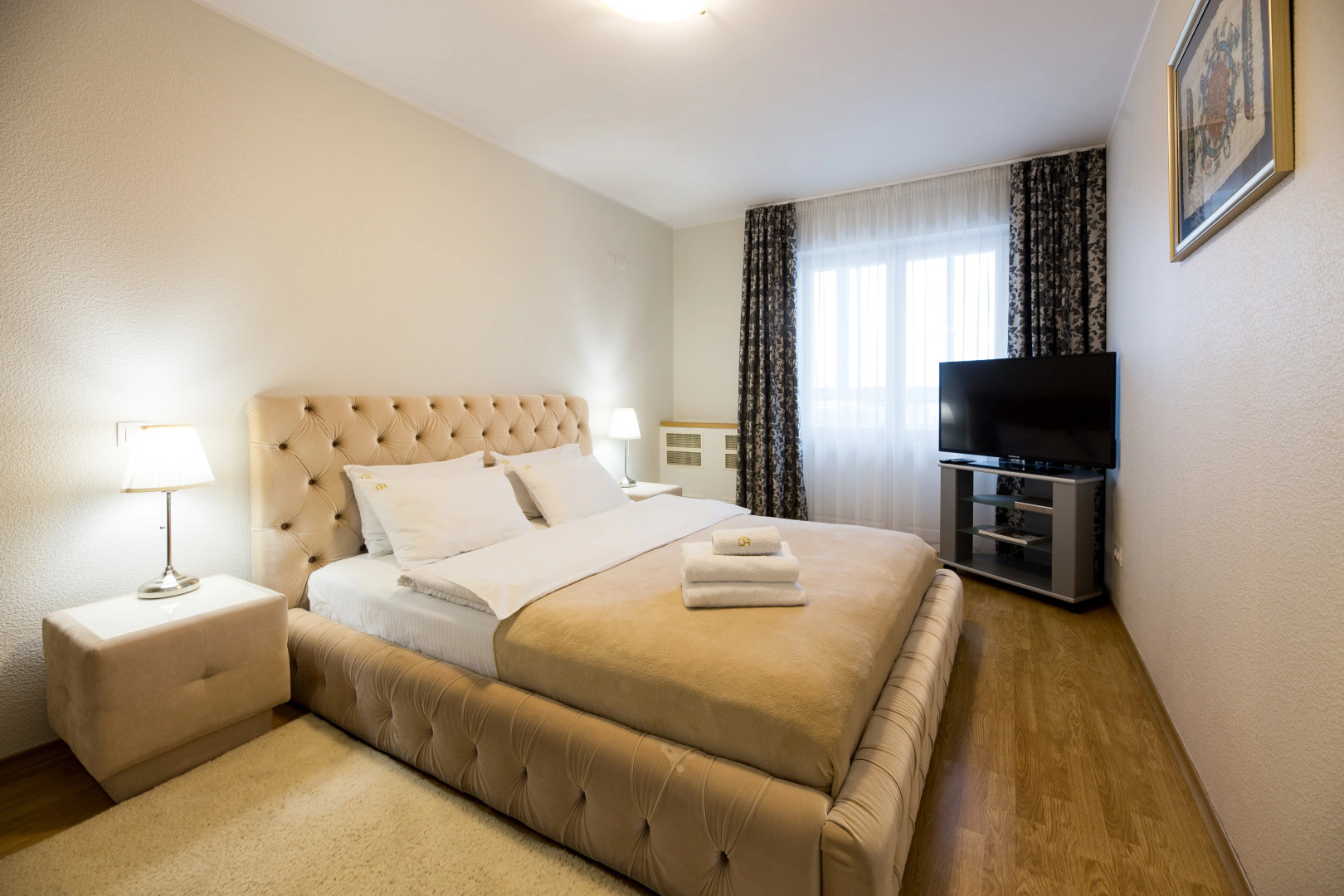 Апартаменты 4-комнатные HomeApart Сторожовская, 8