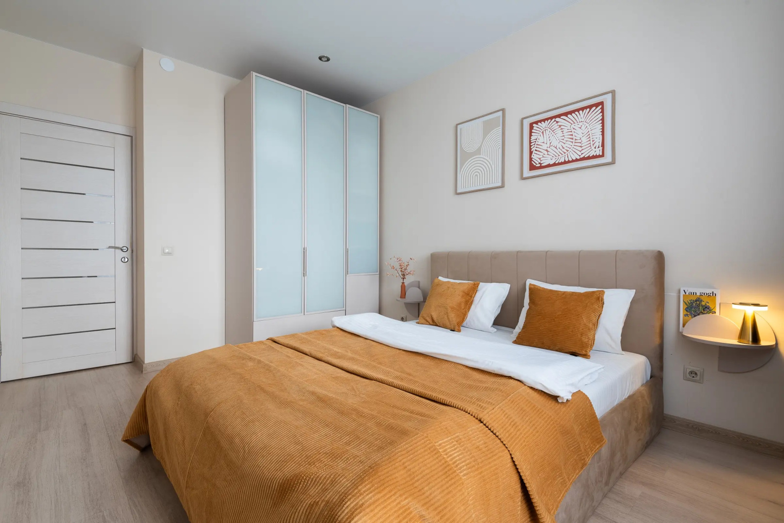 Квартира на сутки Центр Метро в 3 минутах Wi-Fi Кухня объединена с жилой зоной Отдельная спальня Балкон