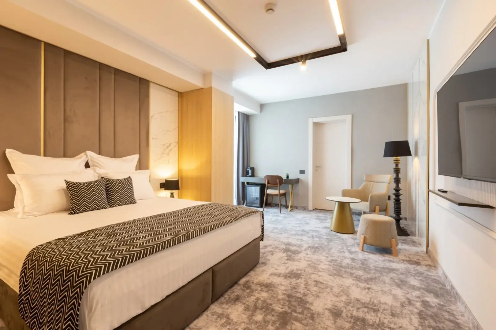 Отель Lupa by Bueno