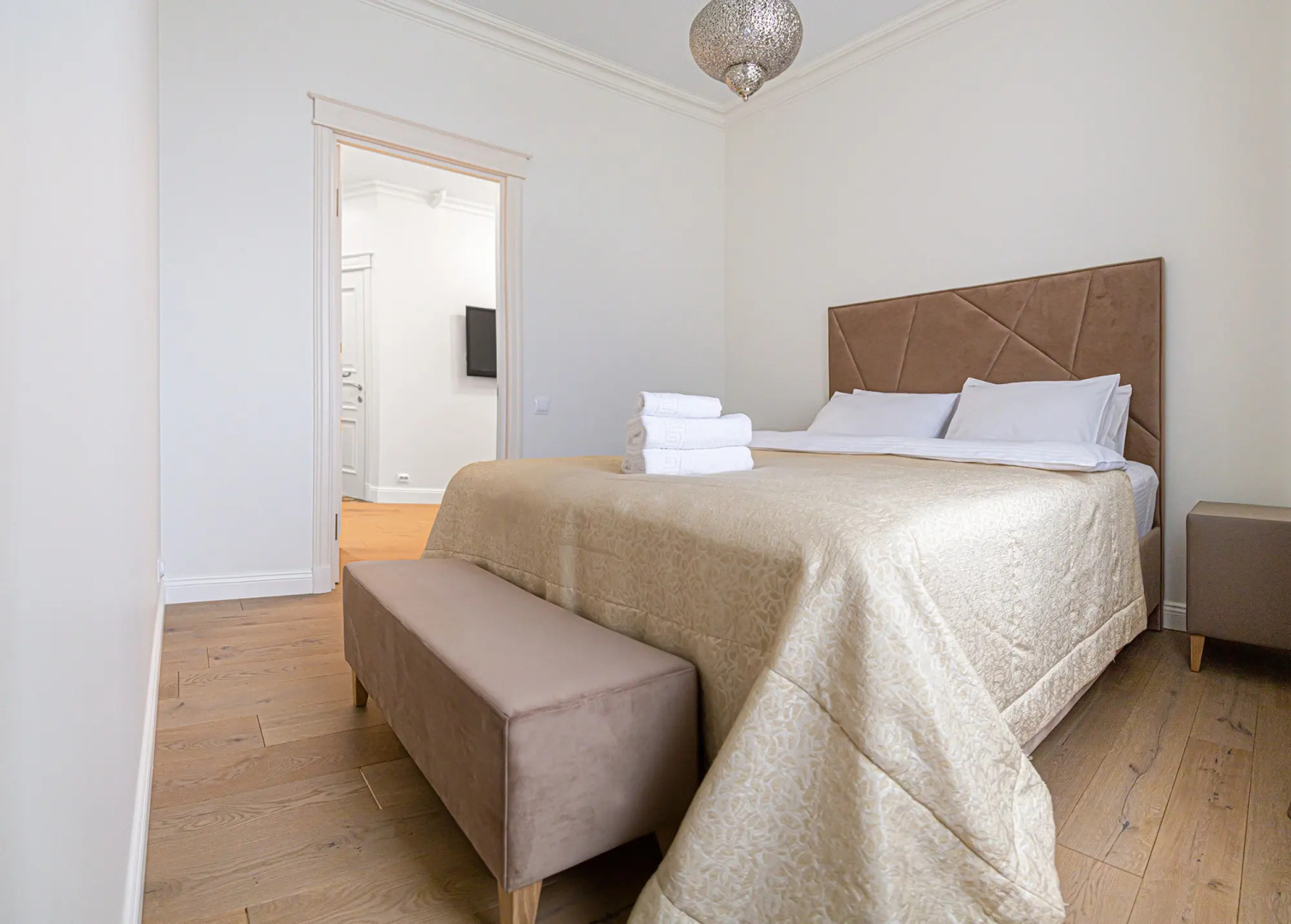 Апартаменты 3-комнатные HomeApart пр-т Независимости, 42