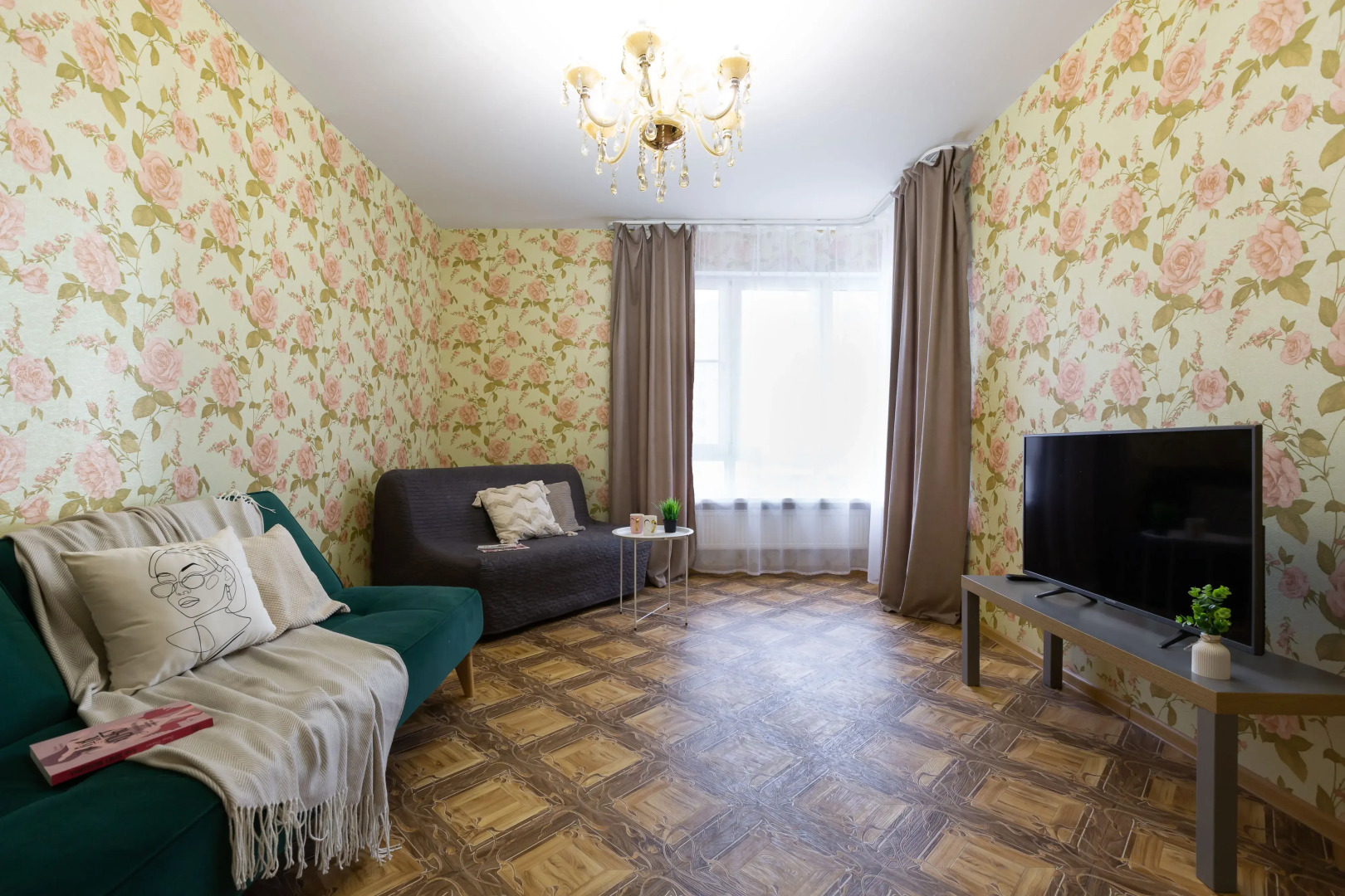 Апартаменты 2комнатные с балконом в мкр "Зеленый Бор"