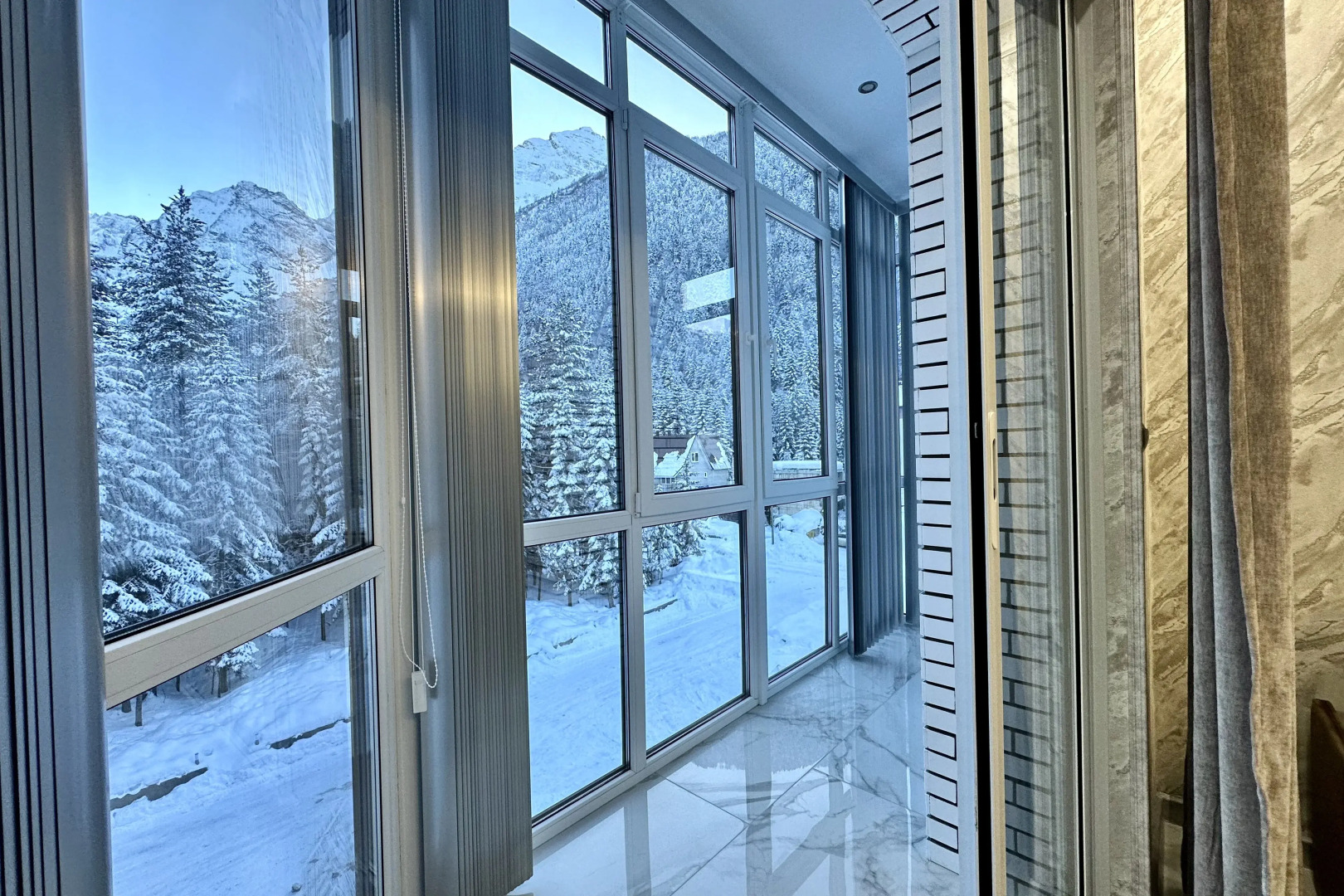 Миррос Субай Отель Домбай