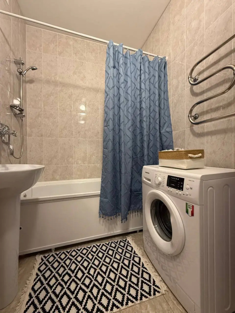 Квартира с видом на реку Великая