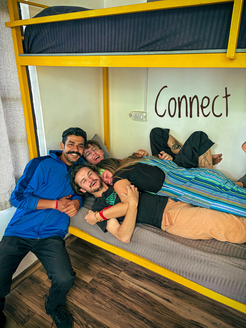 Хостел Young Monk Hostel & Cafe Dharamkot