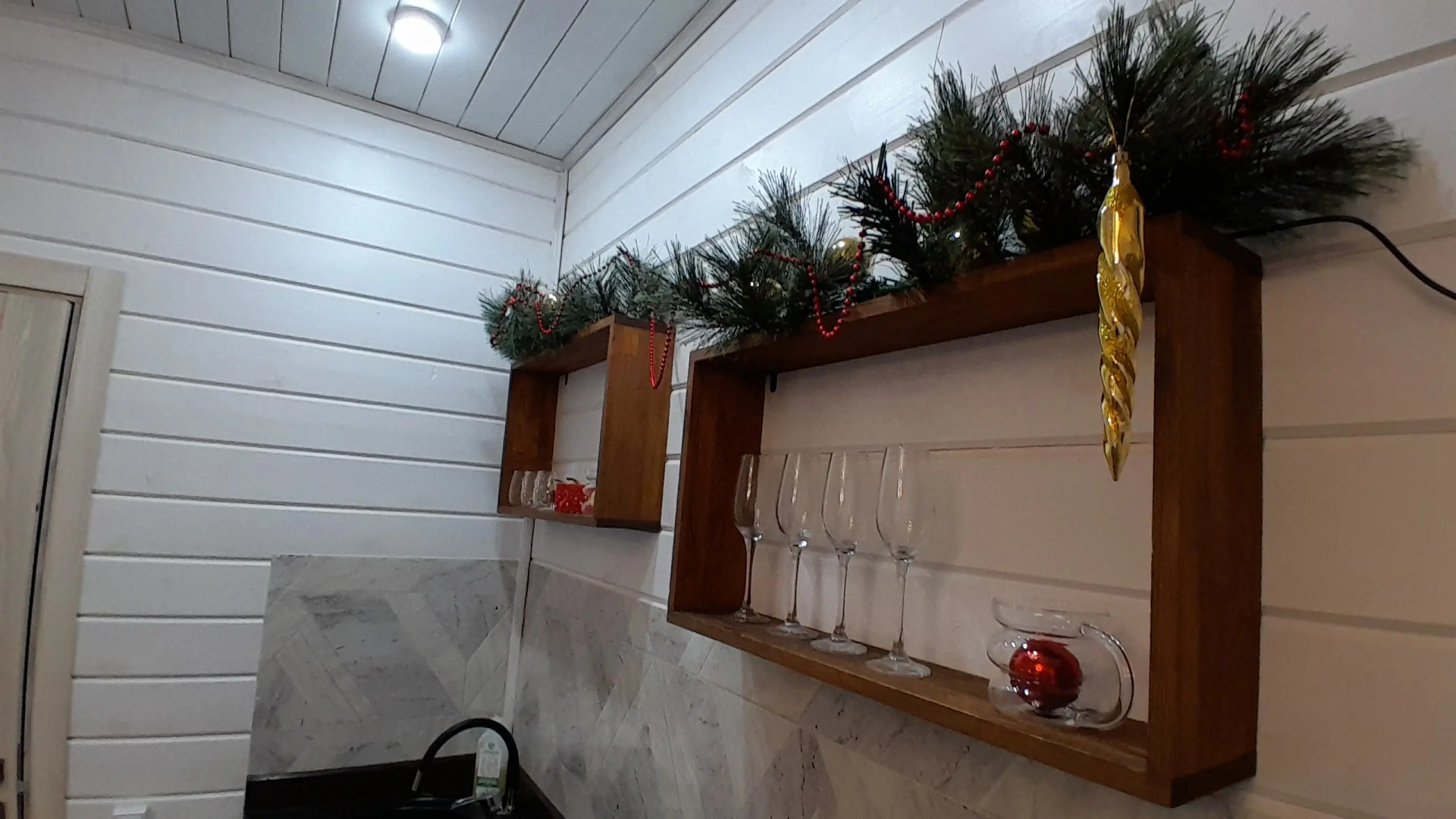 Частный дом стильный рядом с источником