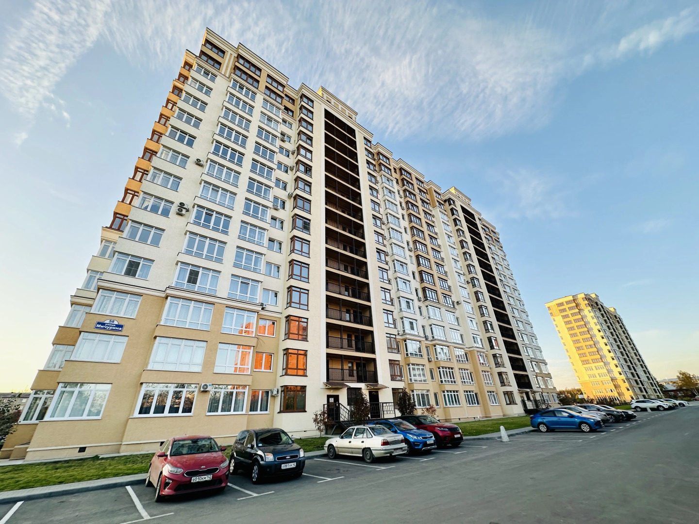 Апартаменты Unique Apart Изумруд рядом с Парком Ангелов, ФСК ЕЭС и Роскомнадзором на Мичурина 58/3