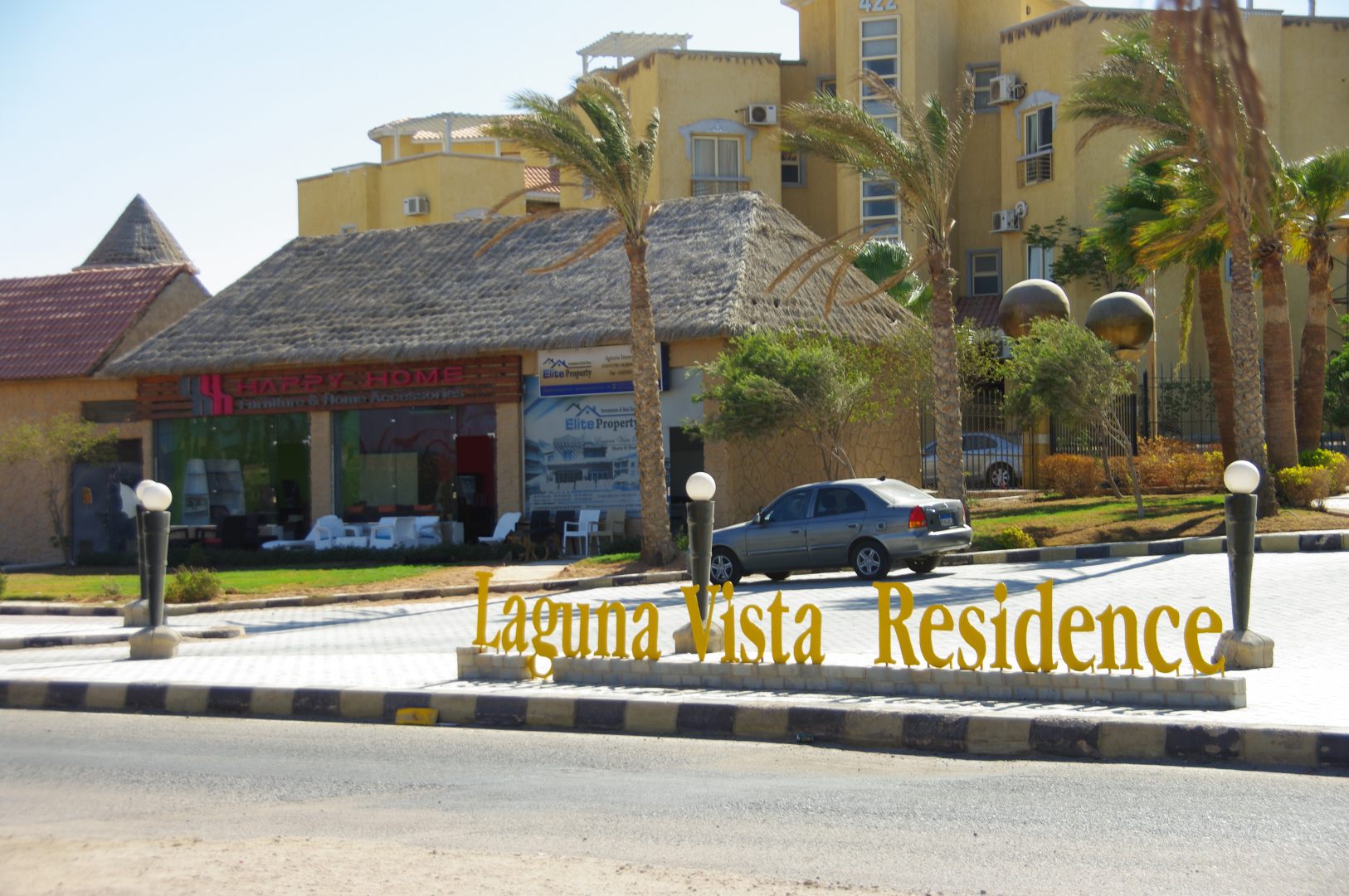 Апартаменты Luxury garden apartment and walk anywhere