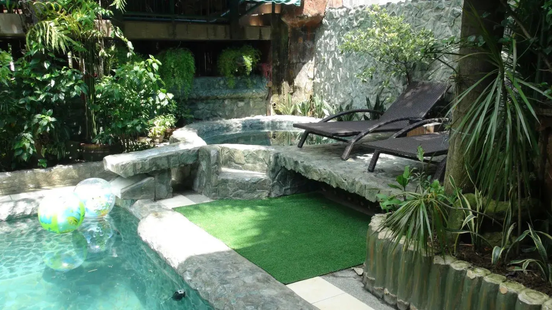 Отель MB's Garden Inn