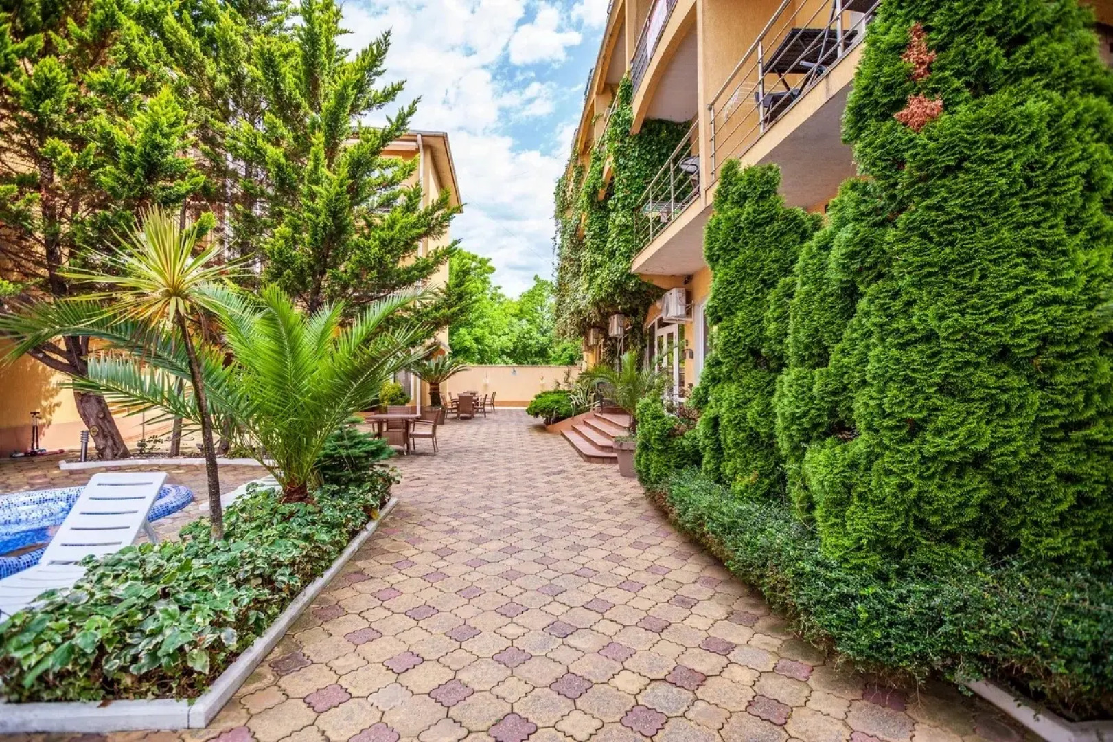 Апартаменты У Моря С Бассейном в ЖК Солнечный 15