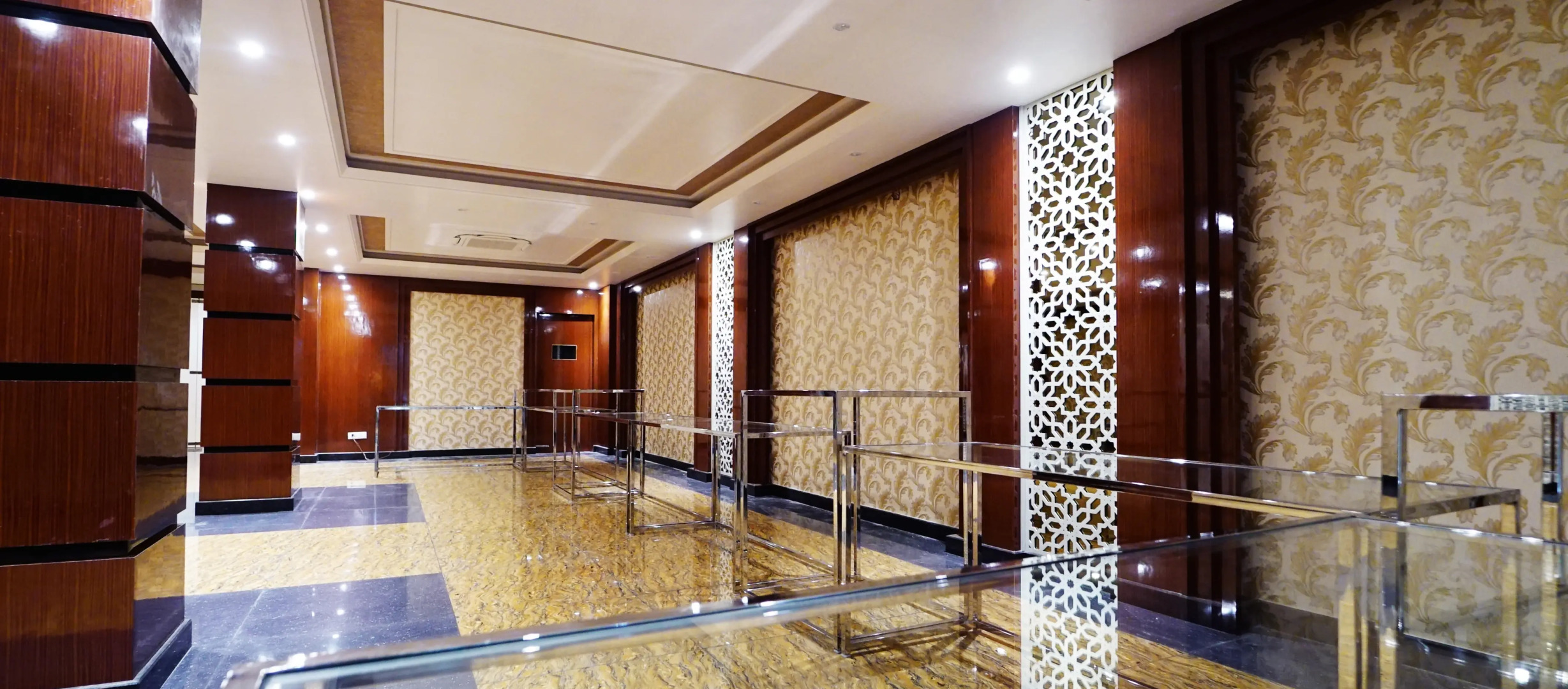 Отель Maplewood Premier