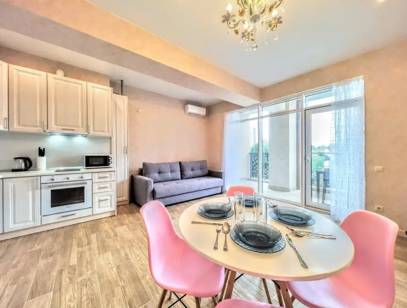 Апартаменты M Apartments SvetlanaPark