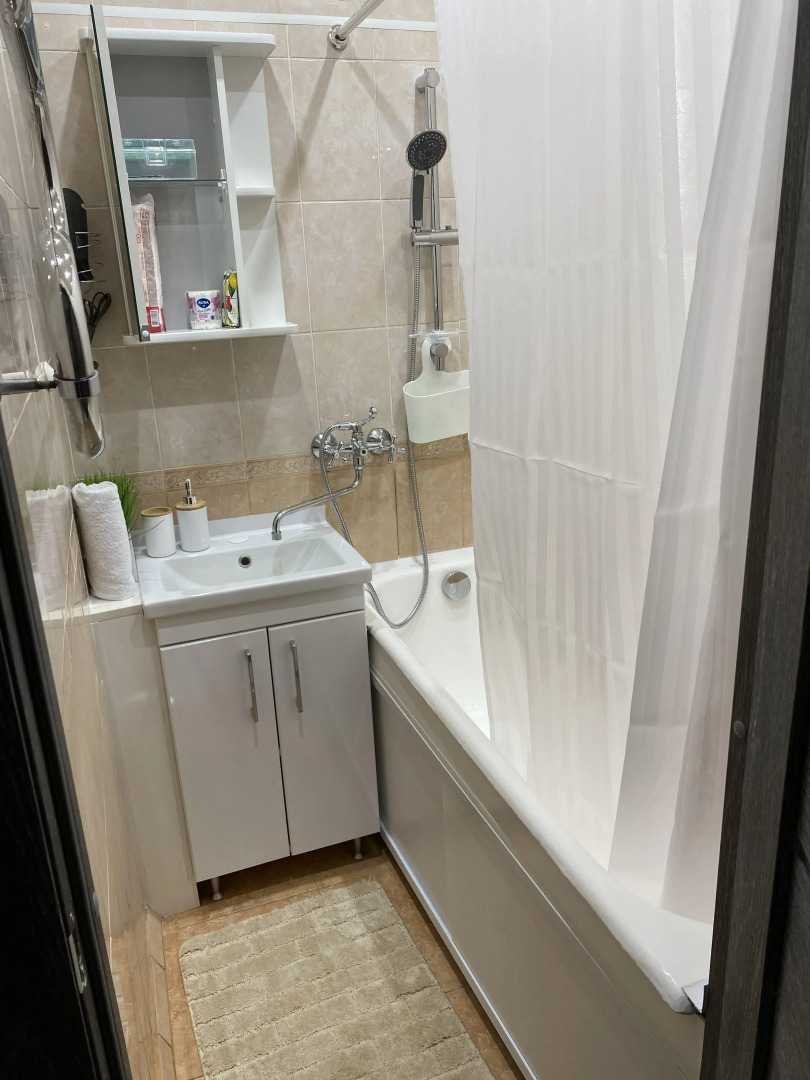 Квартира 2-комнатная на академика Байкова 11-2