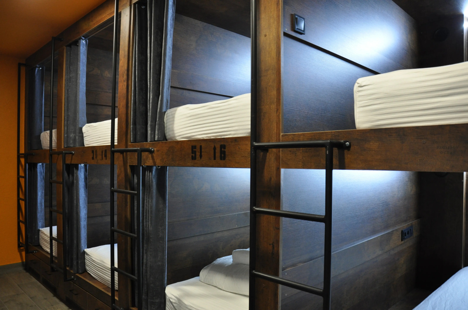 Хостел Full House Capsule