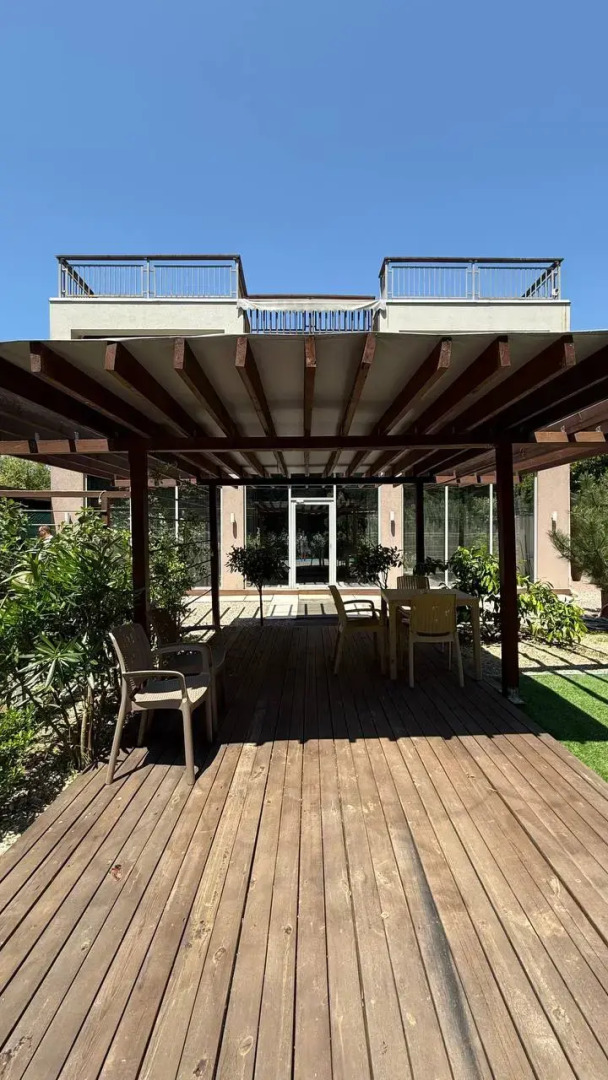 Частный Дом у Леса с Бассейном