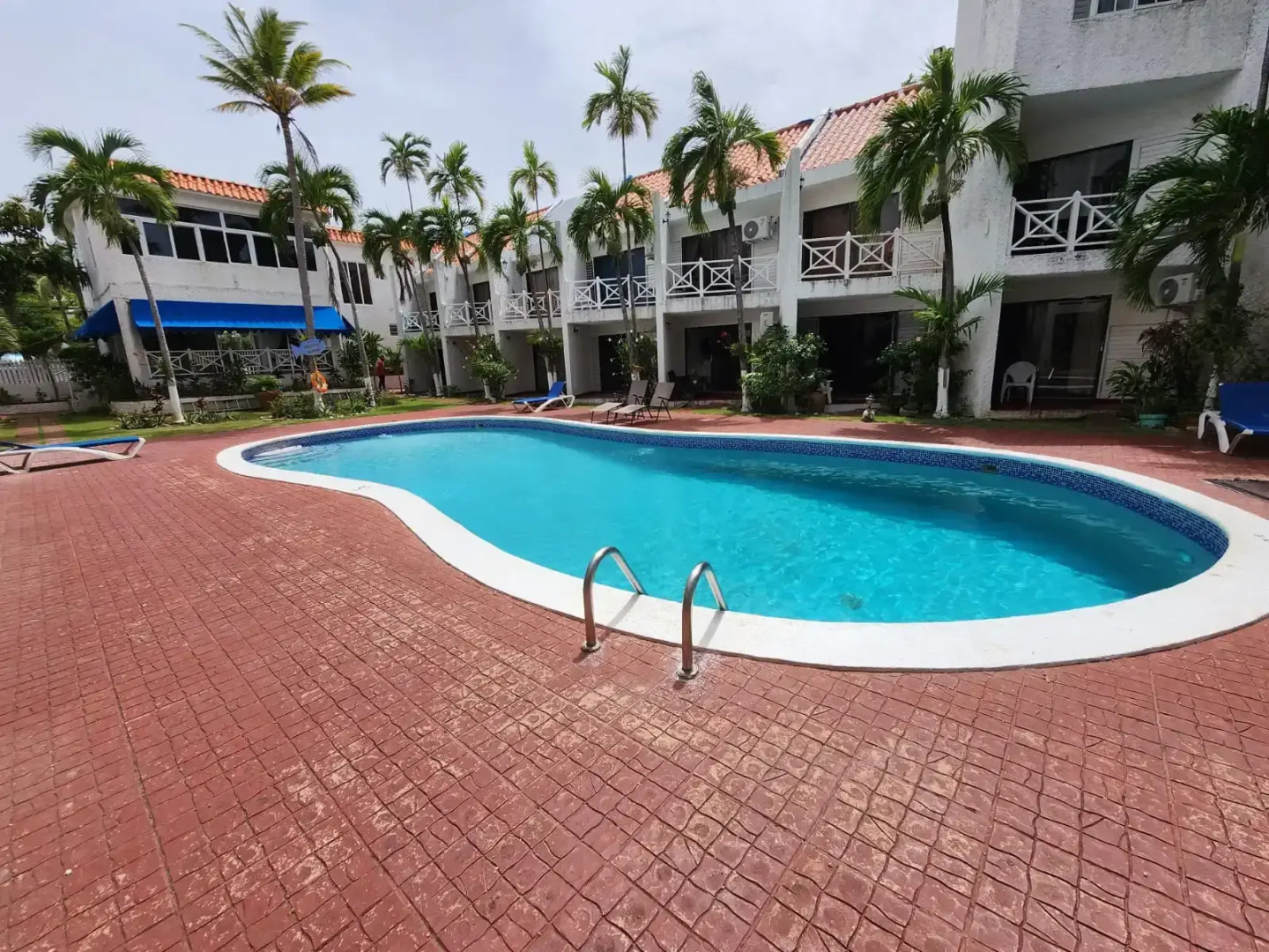 Апартаменты Chrisanns Beach Resort