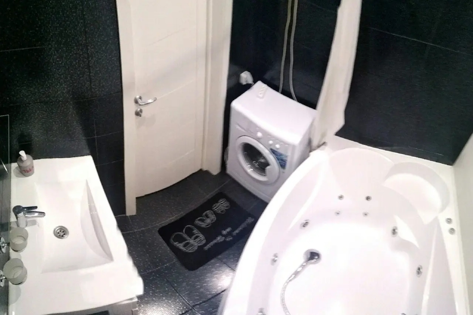 Апартаменты элитные на переулке Трудолюбия с джакузи