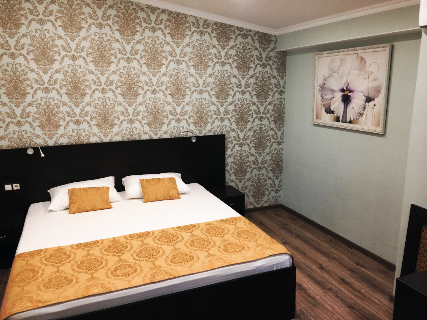 Отель Людмила