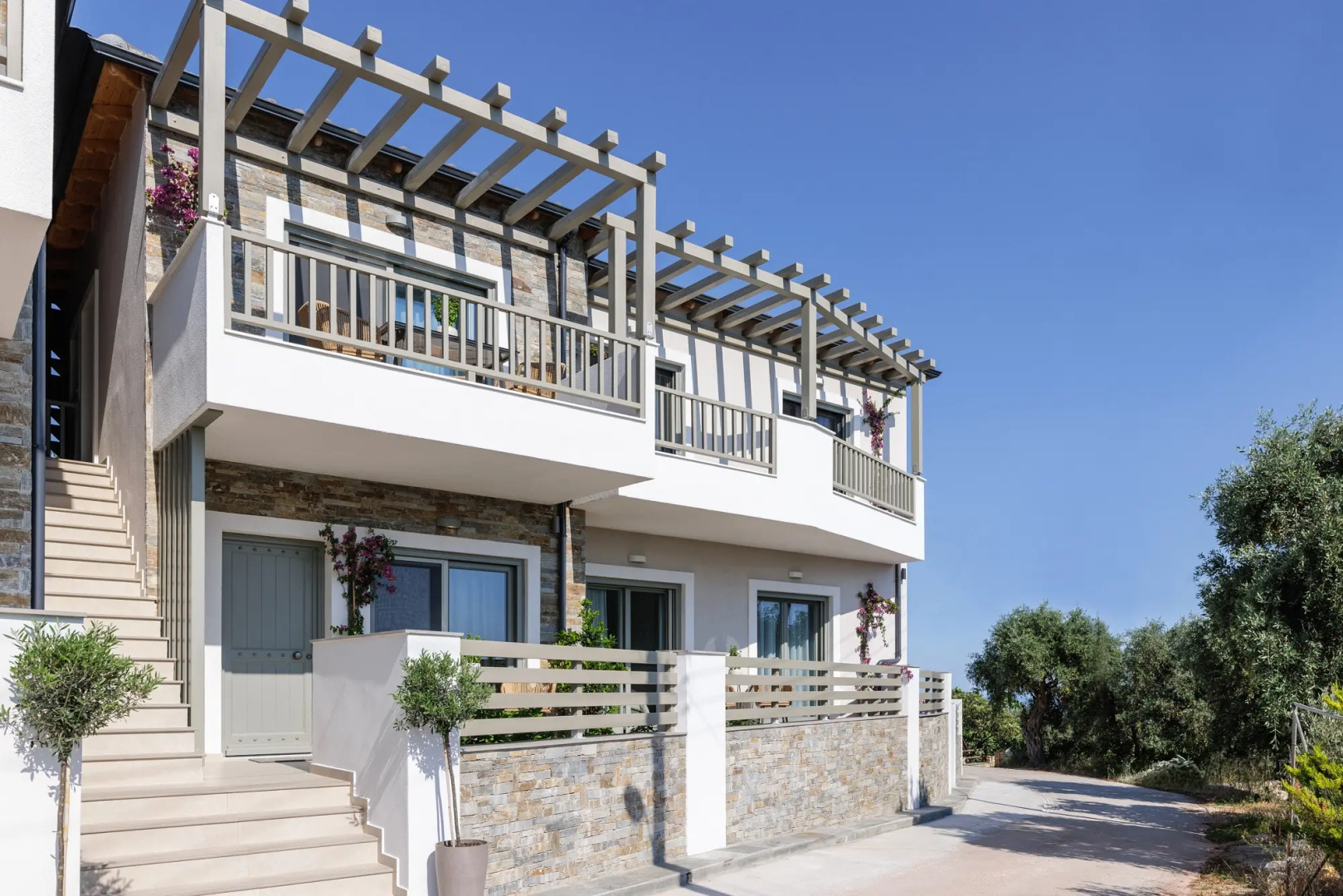 Апарт-отель Helia All Seasons Apartments