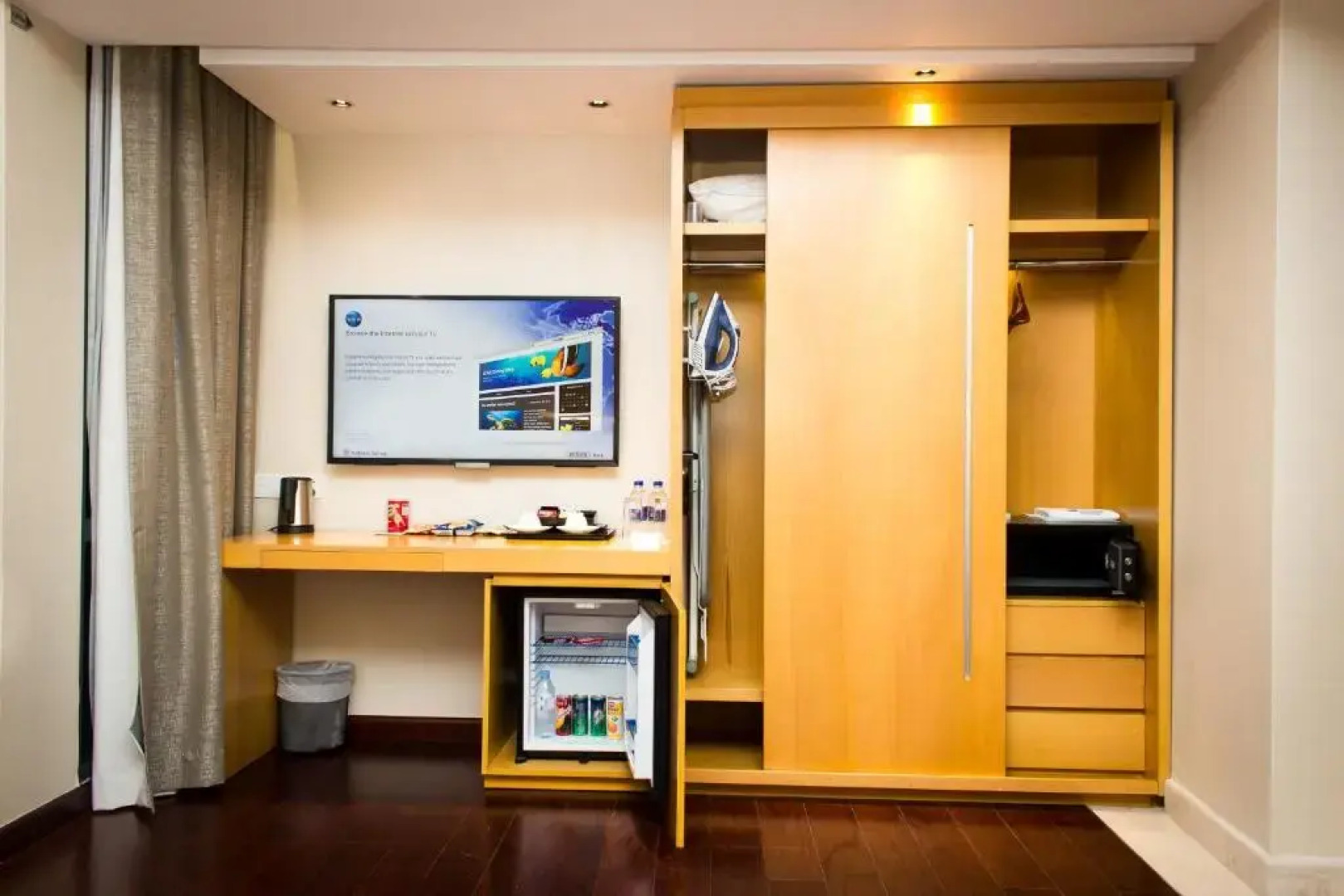 Отель Lakeshore Banani