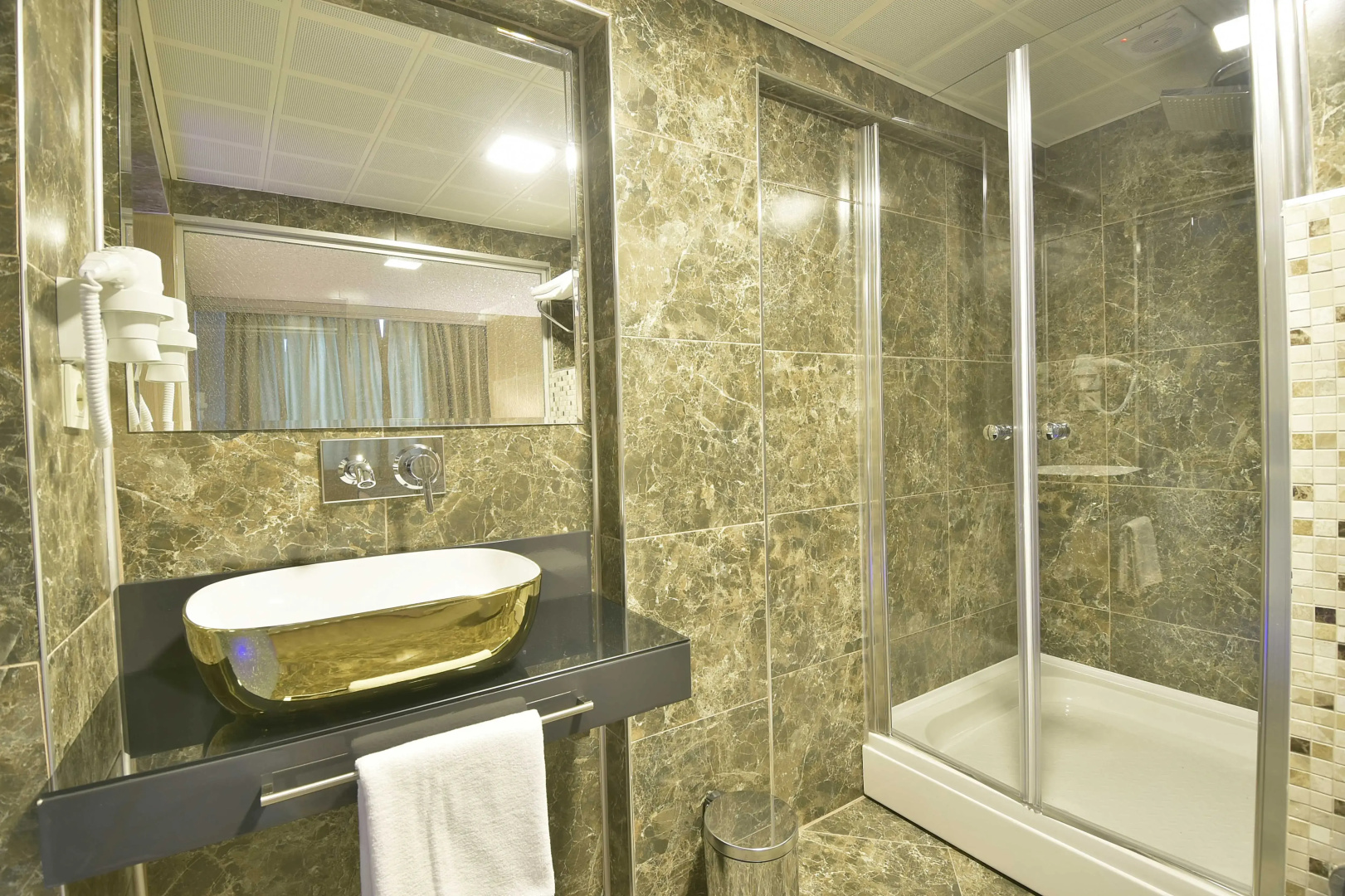 Adamel City Hotel