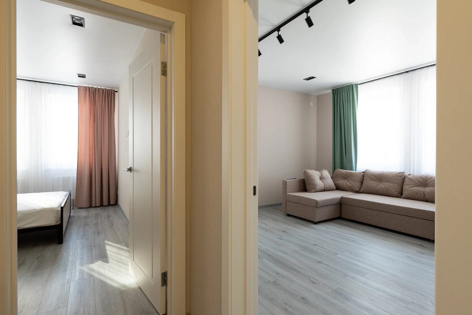 Апартаменты KazanHome Новая квартира с гостиной, спальней и отдельной кухней