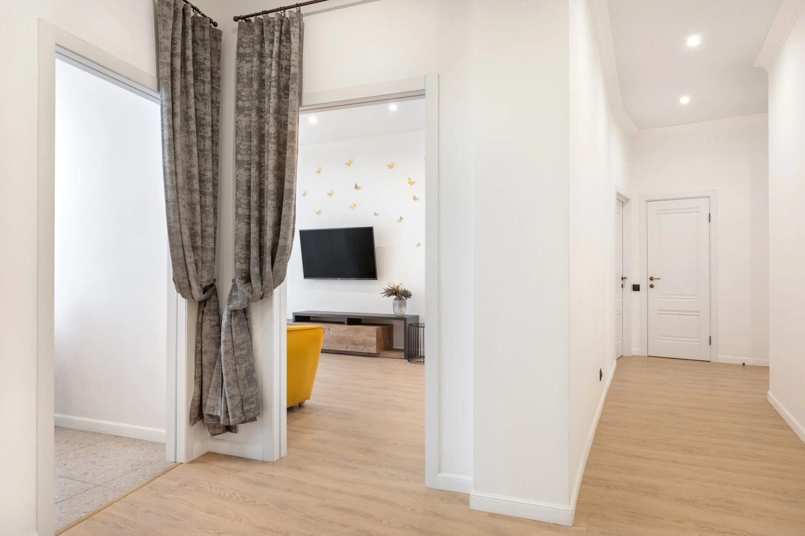 Квартира near the park – просторная трешка с видом на парк