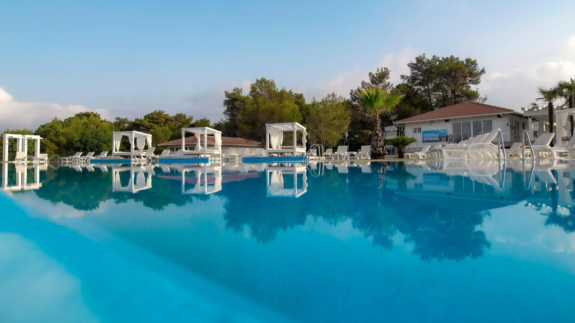 Курортный отель Azul Beach Montenegro