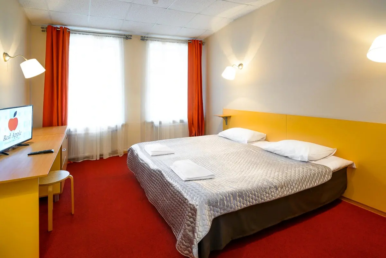 Отель Red Apple