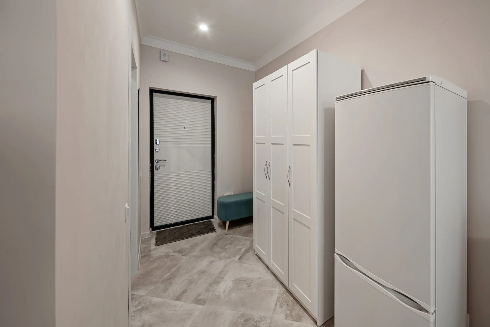 Апартаменты Студия у Станции Метро Грушевка