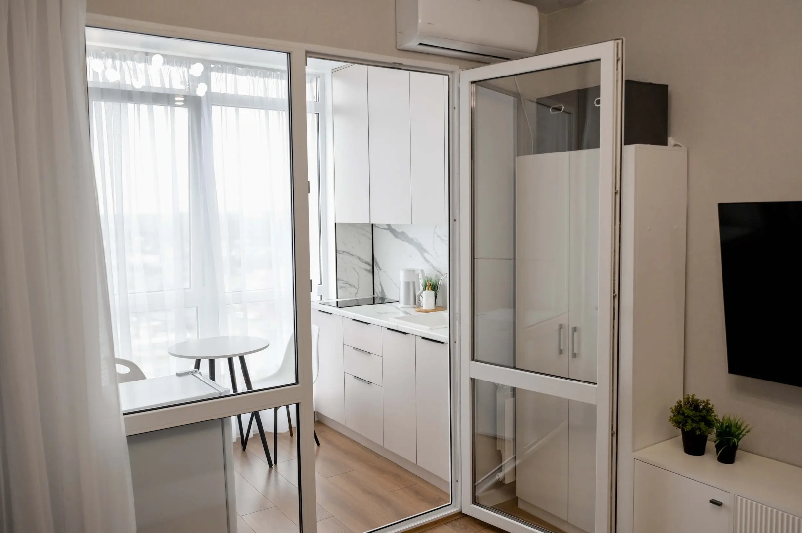 Апартаменты с панорамными окнами с шикарным видом на город 16 этаж