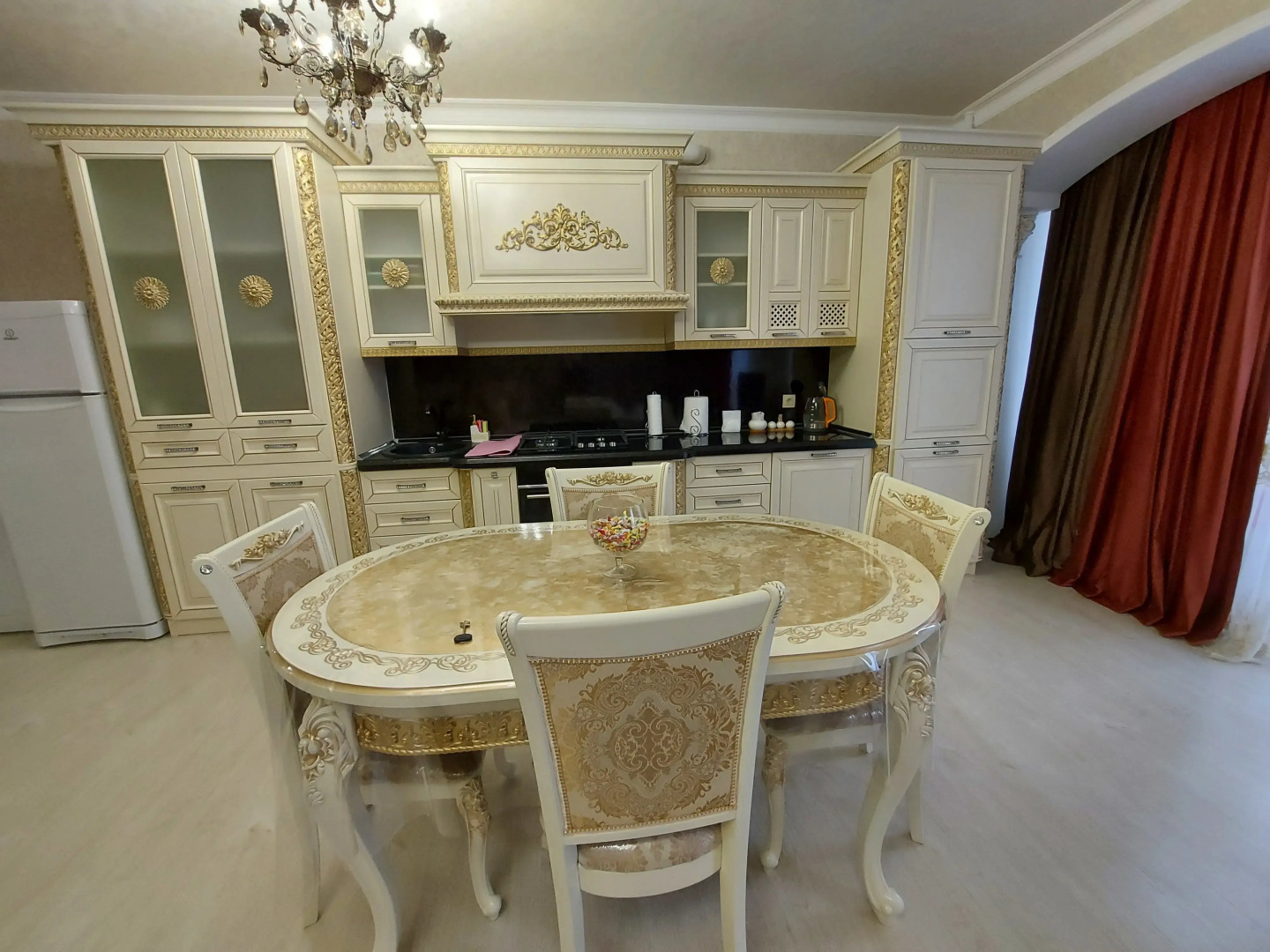 Апартаменты 5 Звезд на Шамиля Джикаева 5А-2