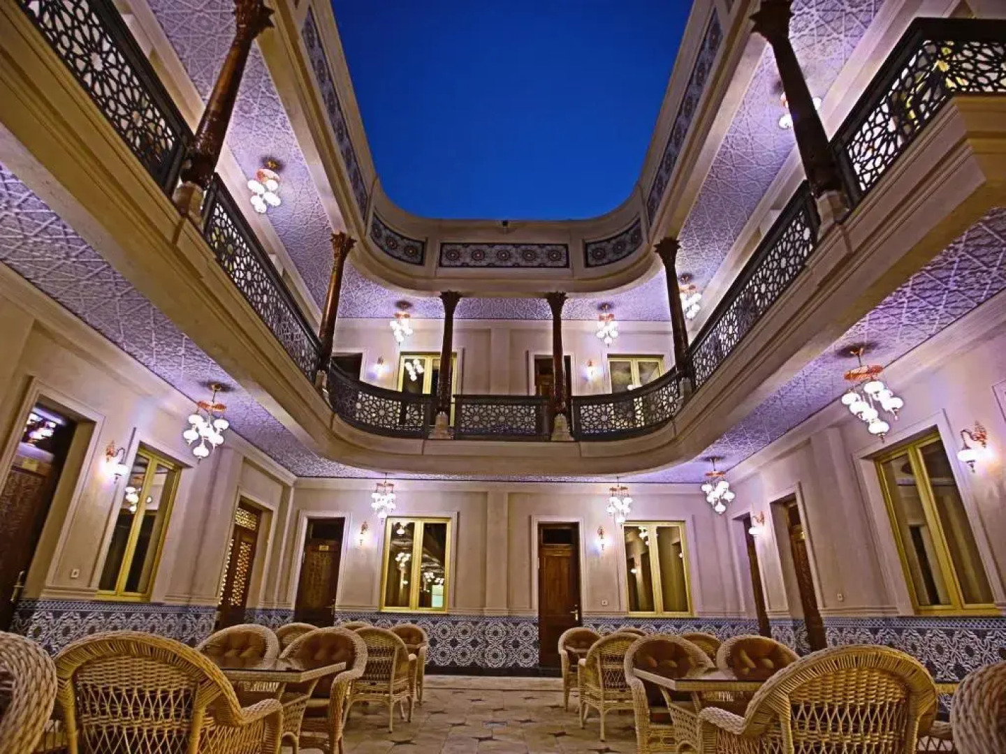 Отель Paradise Plaza Luxury