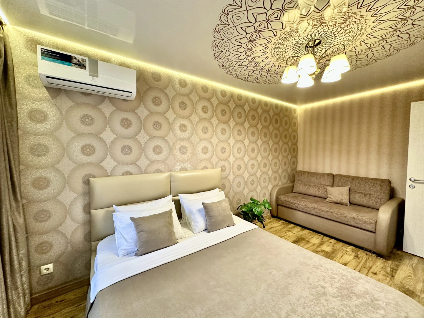 Апартаменты Мира 62