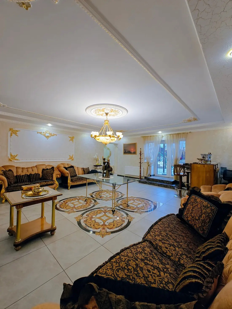 Отель Golden House