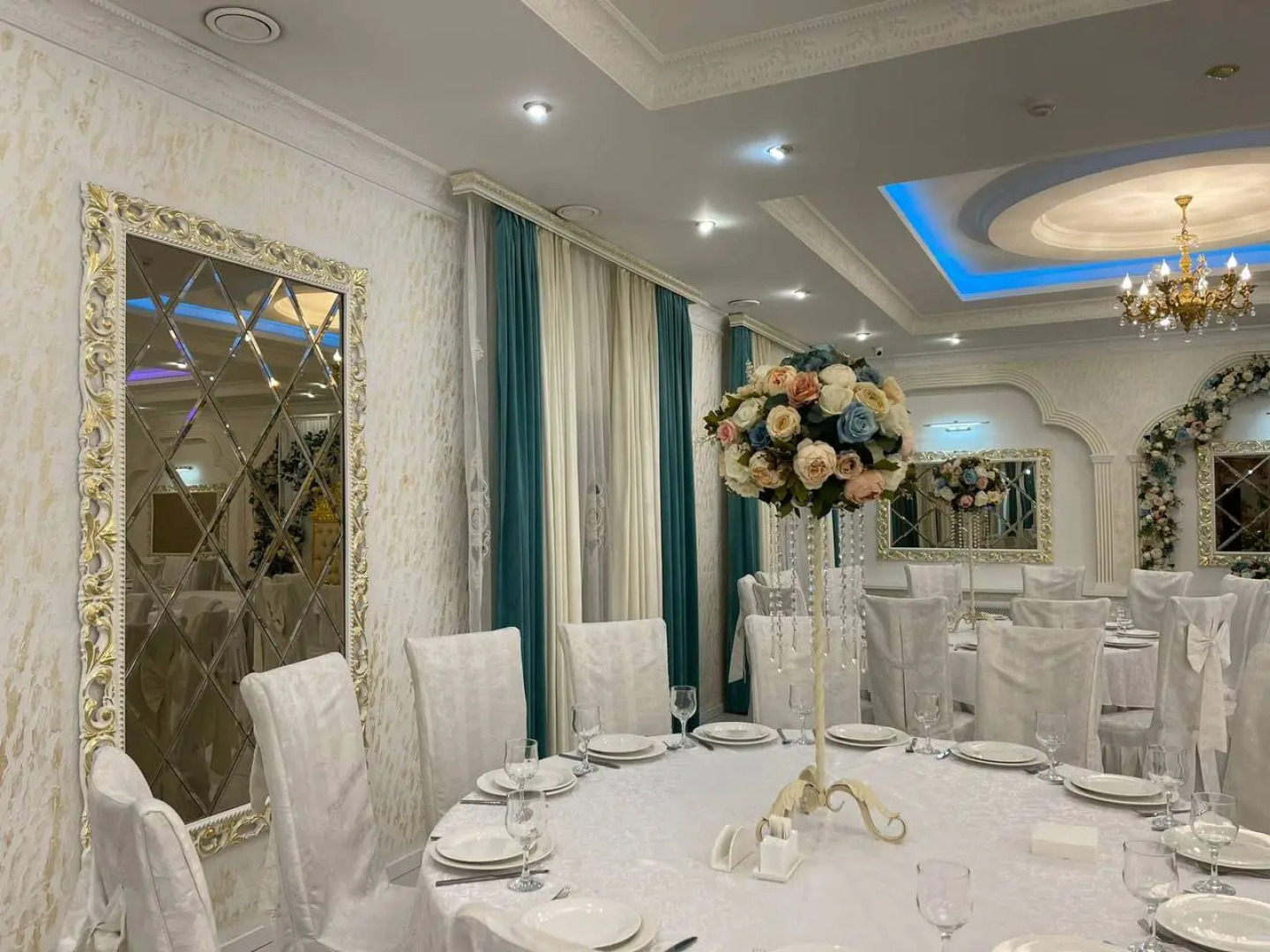 Отель Снежная Королева