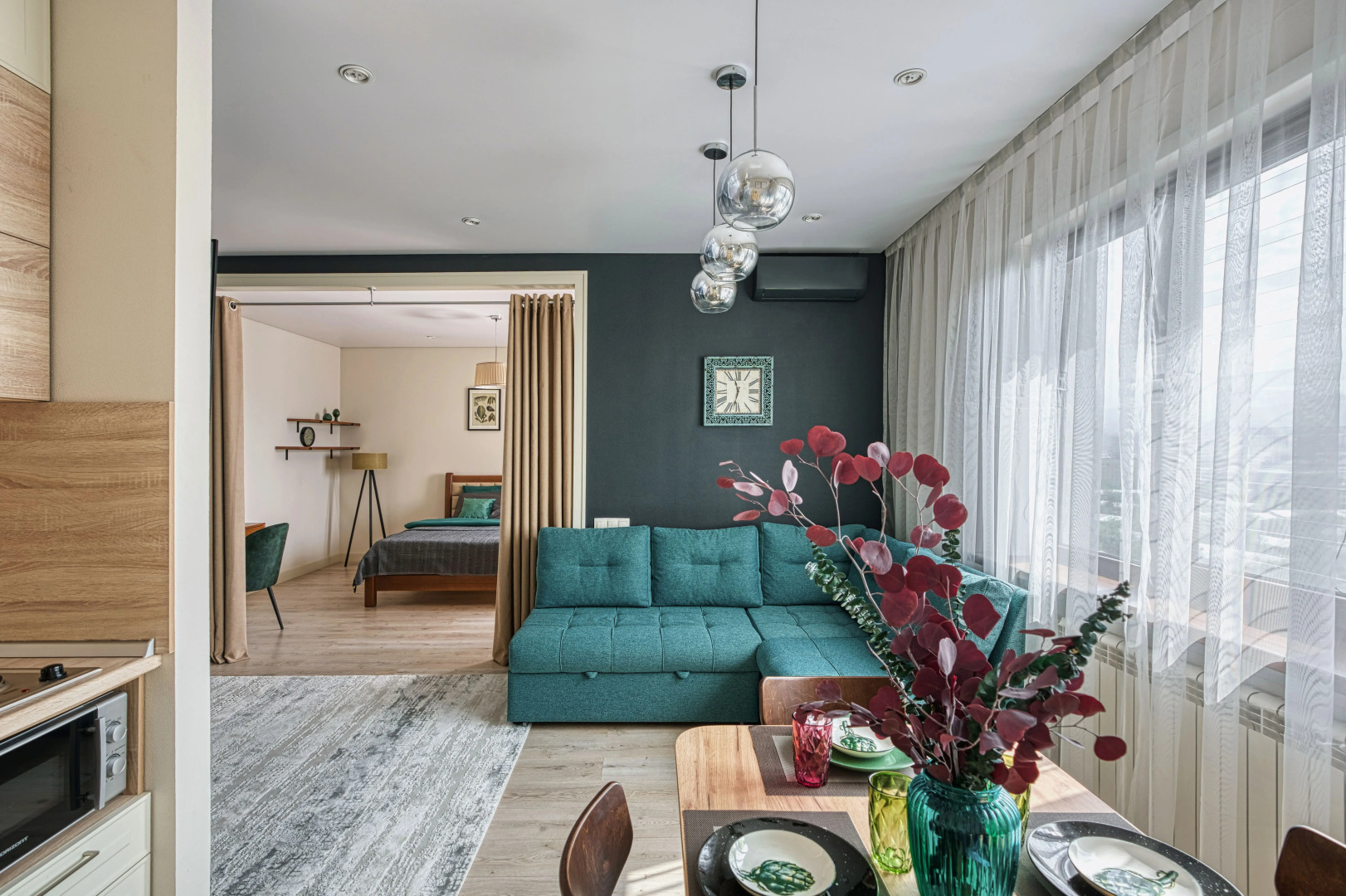 Апартаменты 36. Самый центр. Вид на город и горы. Идеально для командированных и туристов.