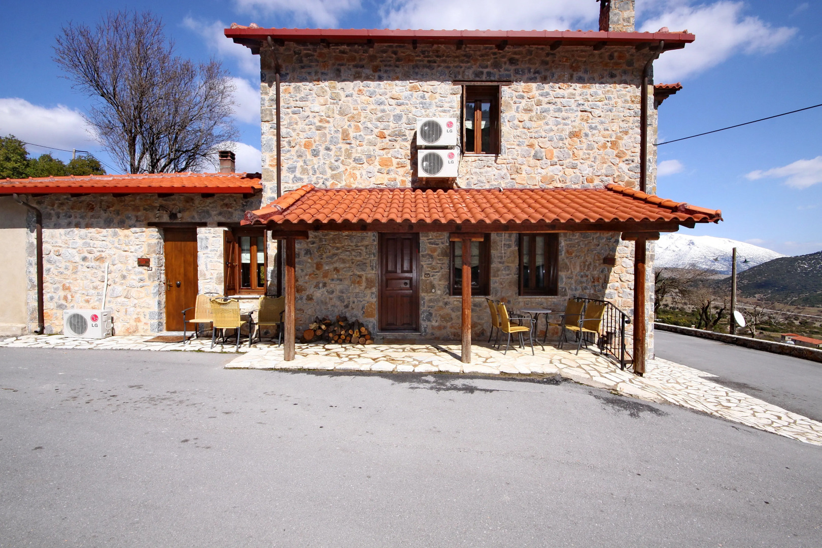 Отель Menalia Villas & Suites