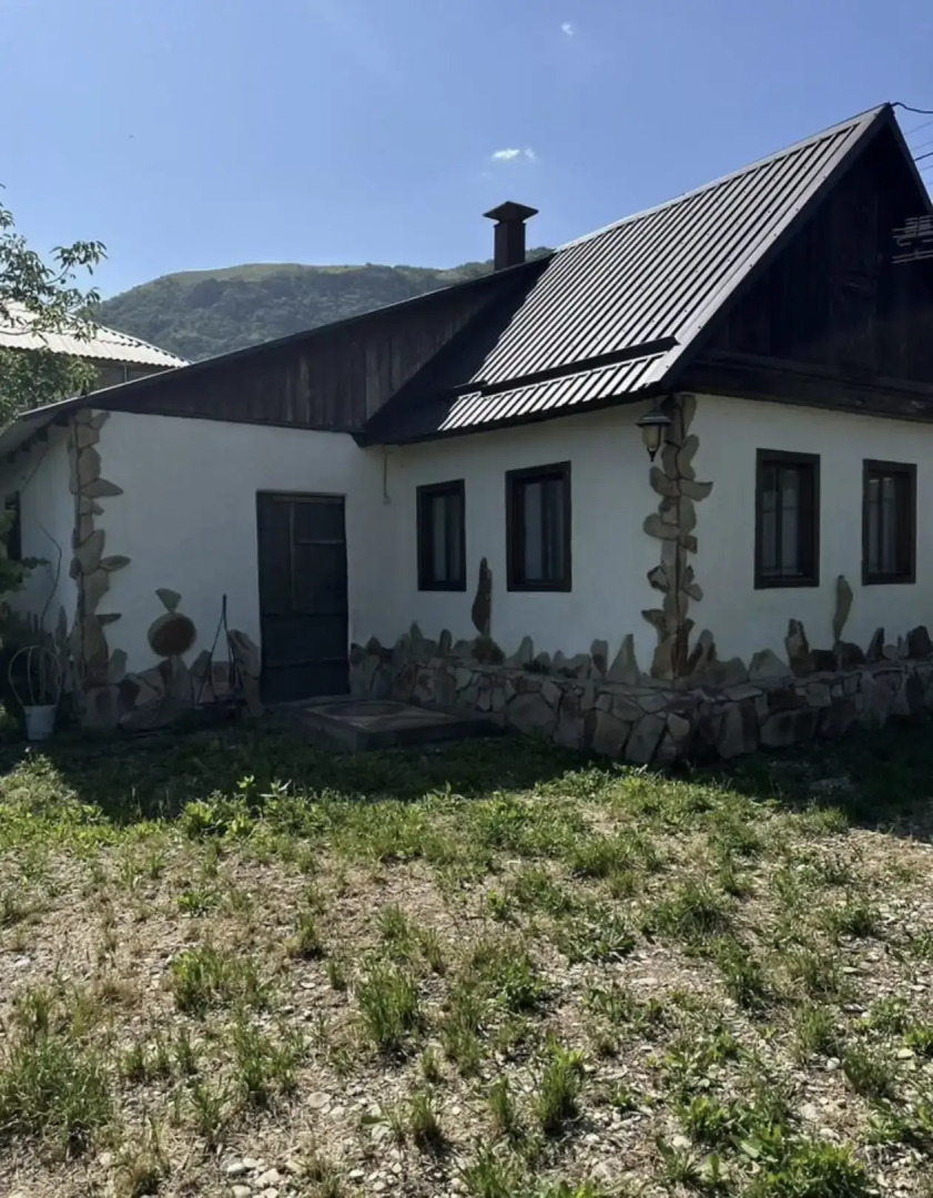 Частный дом Усадьба Сергея Пускепалиса у подножия горы Верблюд с полётами на рассвете